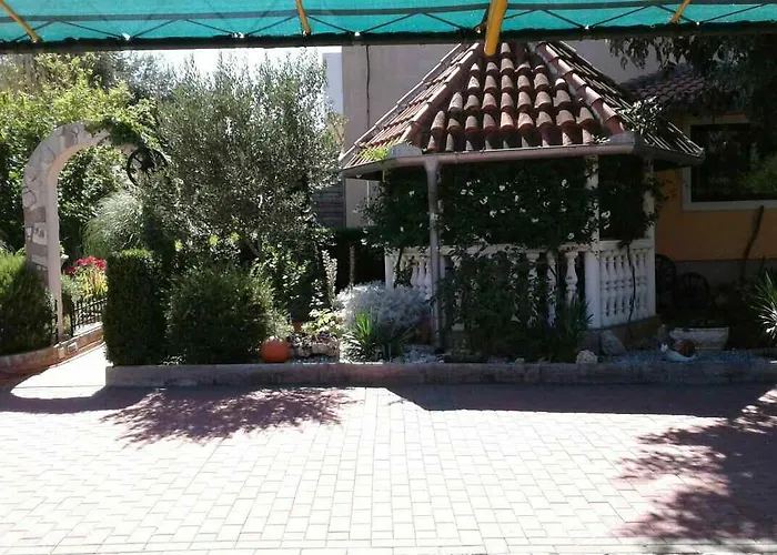 维提加公寓 *